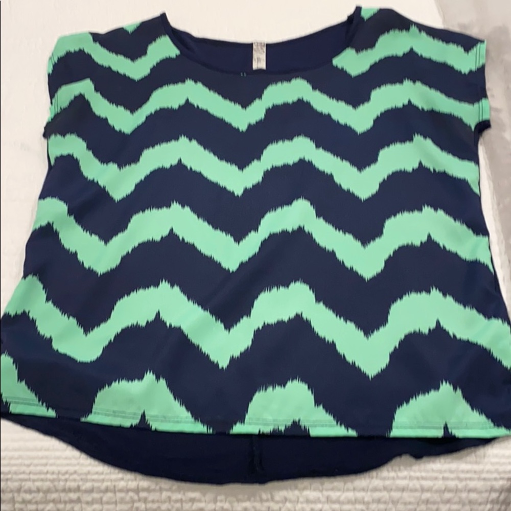 Bella D small top